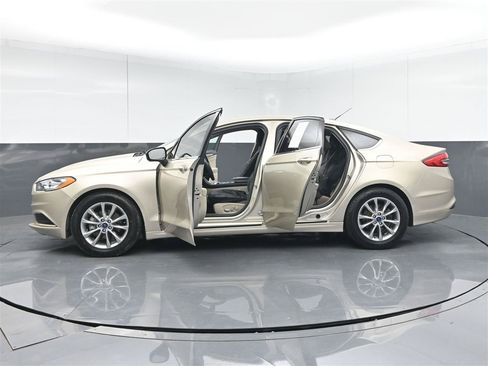 Used 2017 Ford Fusion SE w/ Fusion SE Technology Package FWD image 40