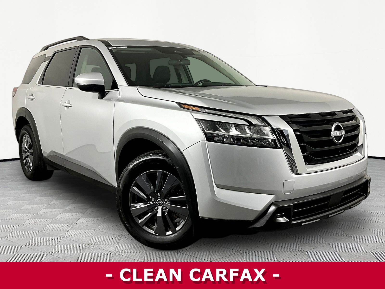 Used 2022 Nissan Pathfinder SV AWD/4WD image 3