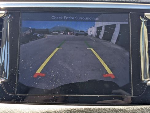 Used 2017 Chrysler Pacifica Touring-L w/ Tire & Wheel Group FWD image 26