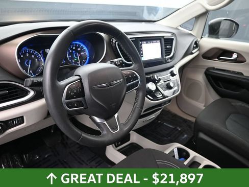 Used 2023 Chrysler Voyager LX FWD image 21
