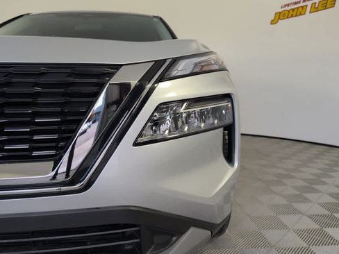 Used 2023 Nissan Rogue SV FWD image 11