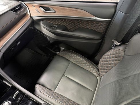 Used 2025 Jeep Grand Cherokee L Summit w/ Obsidian Package image 11