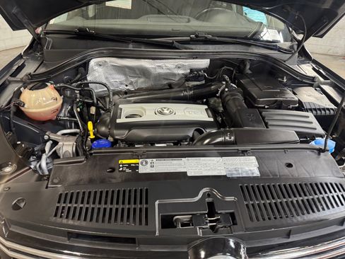 Used 2017 Volkswagen Tiguan S image 21