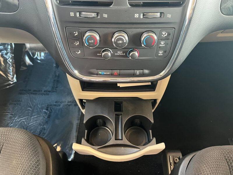 Used 2018 Dodge Grand Caravan SE w/ UConnect Hands-Free Group FWD image 24