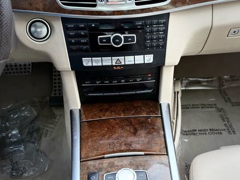 Used 2014 Mercedes-Benz E 350 4MATIC Sedan image 22