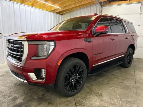 Used 2023 GMC Yukon SLT w/ SLT Premium Package AWD/4WD image 3