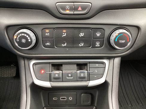 Used 2024 GMC Terrain SLE w/ LPO, Floor Liner Package image 21