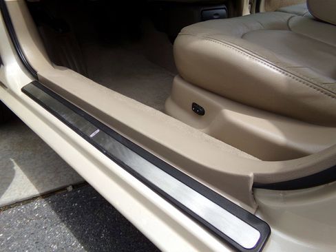 Used 2001 Lincoln Continental image 77