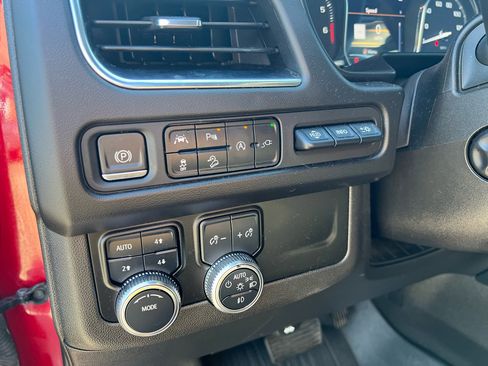 Used 2021 GMC Yukon AT4 w/ AT4 Premium Package image 10