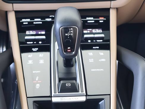 Used 2023 Porsche Cayenne Turbo AWD/4WD image 17