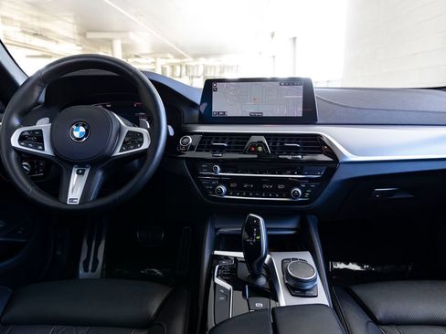 Used 2020 BMW M550i xDrive AWD/4WD image 12