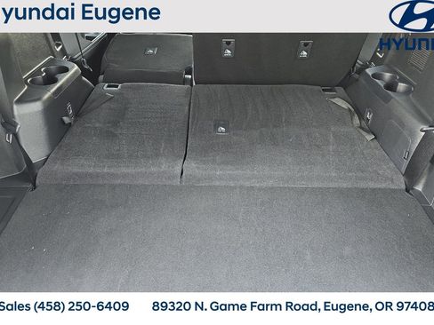 Used 2024 Toyota Highlander LE FWD image 21
