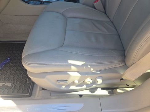 Used 2010 Cadillac DTS Premium image 8