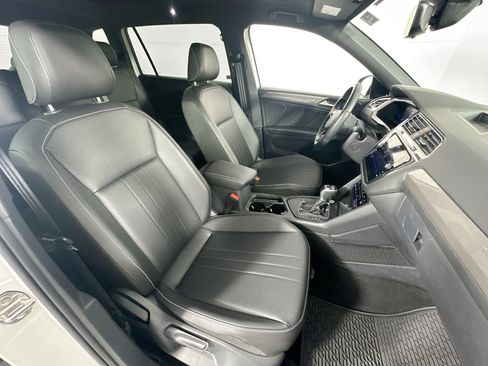 Used 2022 Volkswagen Tiguan SE R-Line image 28
