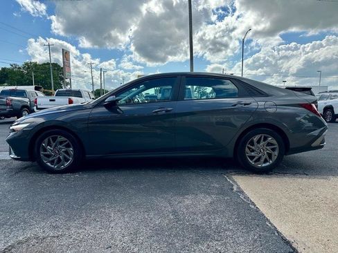 Used 2024 Hyundai Elantra SEL FWD image 5