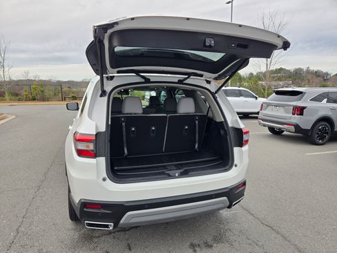 Used 2025 Honda Pilot Touring image 18