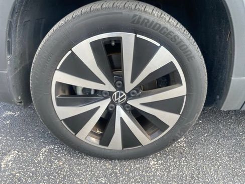 Used 2024 Volkswagen Taos SE FWD image 7