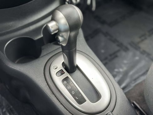 Used 2016 Nissan Versa SV FWD image 12