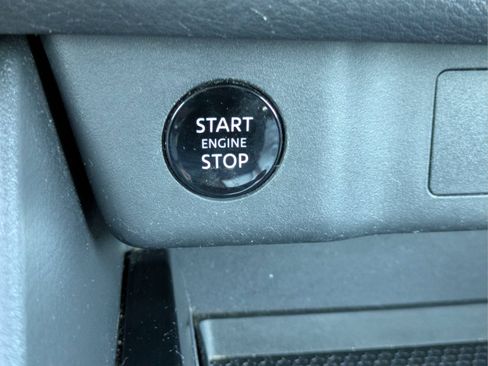 Used 2024 Nissan Rogue SV AWD/4WD image 29