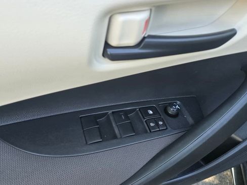 Used 2022 Toyota Corolla LE FWD image 18