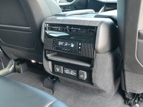 Used 2024 Jeep Wagoneer L Series III w/ Flexible Seating Group AWD/4WD image 25