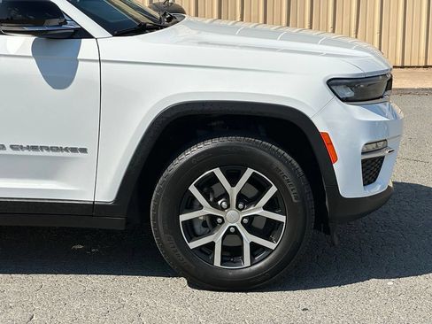 Used 2023 Jeep Grand Cherokee Limited AWD/4WD image 46