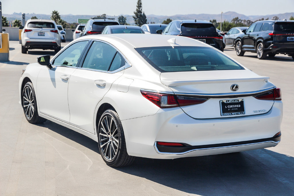 Certified 2025 Lexus ES 300h w/ Premium Package FWD image 7