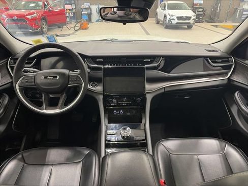 Used 2023 Jeep Grand Cherokee 4WD 4xe image 5