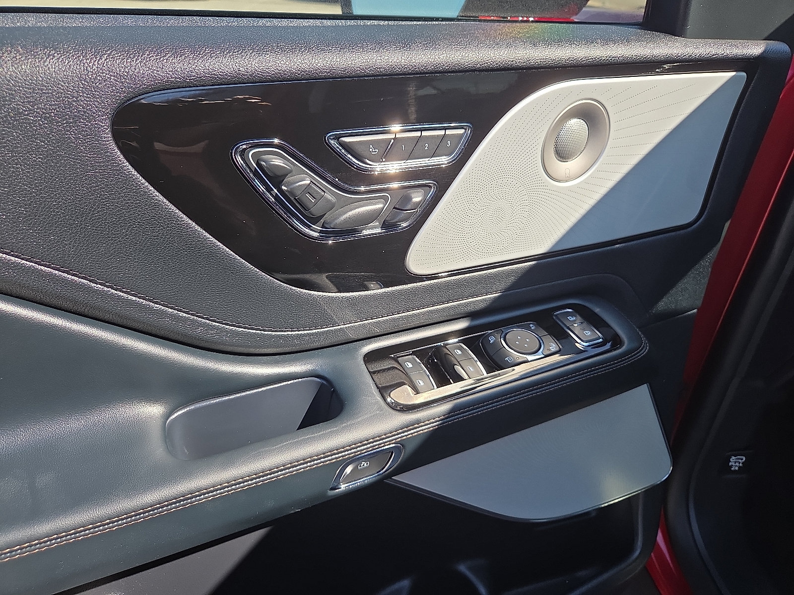 Used 2025 Lincoln Aviator Reserve w/ Equipment Group 201A AWD/4WD image 15