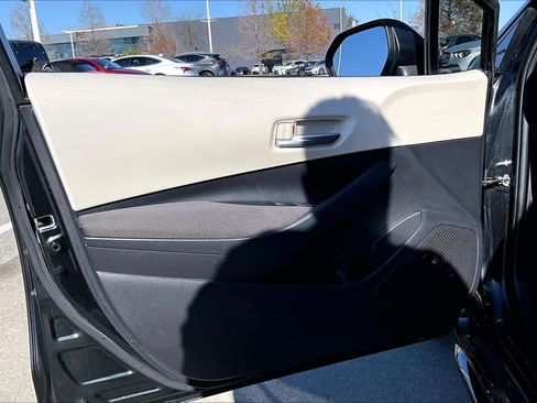 Used 2021 Toyota Corolla LE image 20