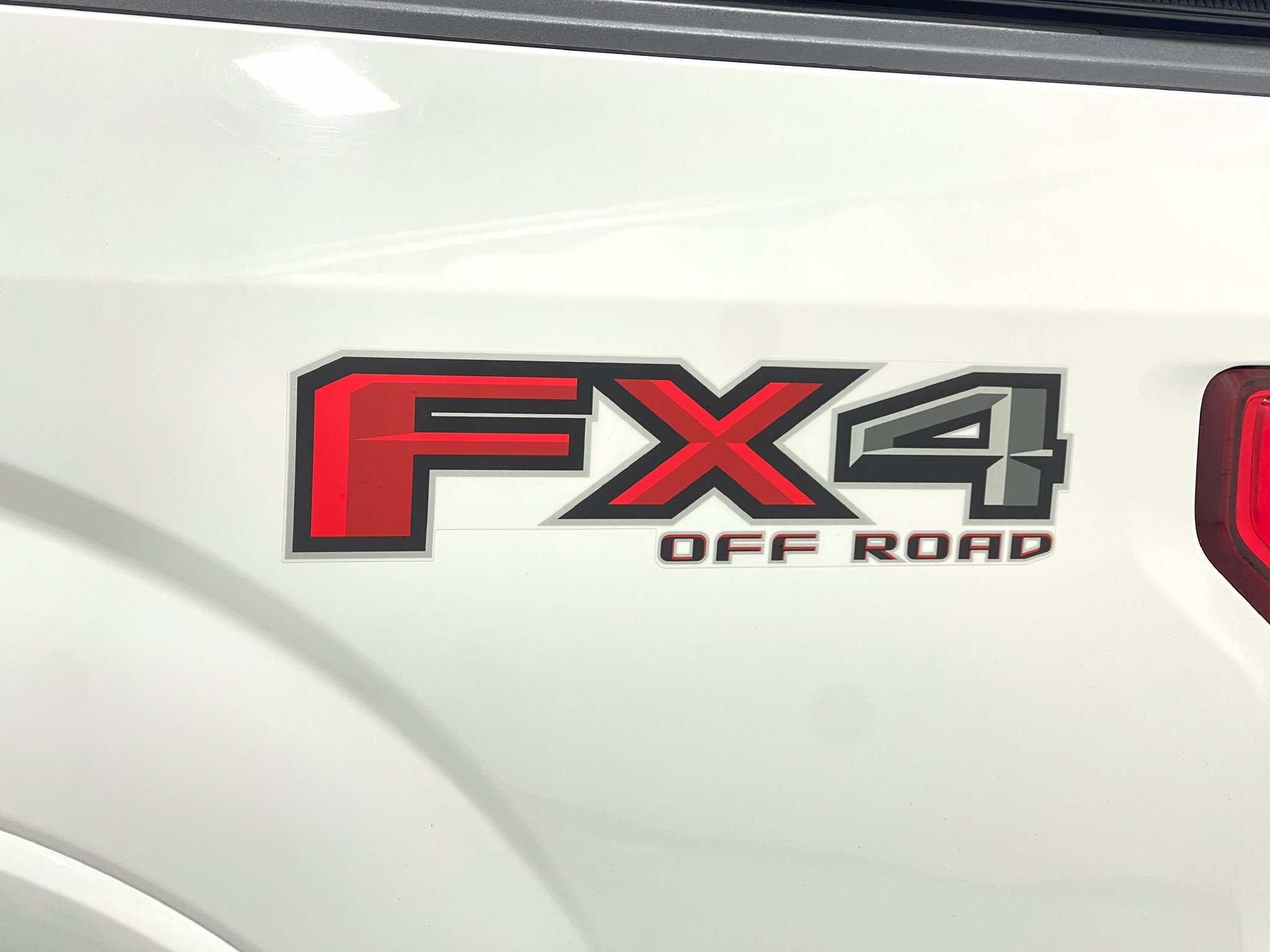 Used 2018 Ford F150 Lariat w/ Equipment Group 502A Luxury AWD/4WD image 38