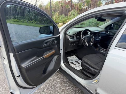 Used 2018 GMC Acadia SLE AWD/4WD image 9