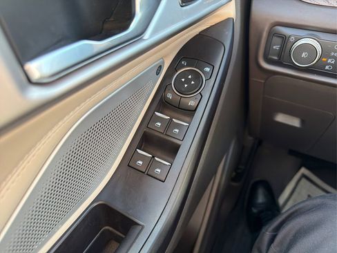 Used 2020 Ford Explorer Platinum w/ Premium Technology Package AWD/4WD image 33