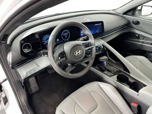 Used 2025 Hyundai Elantra Limited FWD image 21