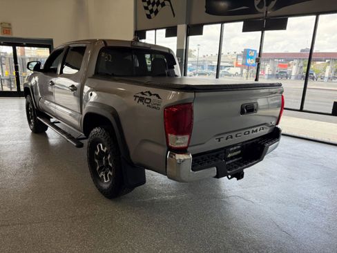 Used 2018 Toyota Tacoma TRD Off-Road RWD image 5