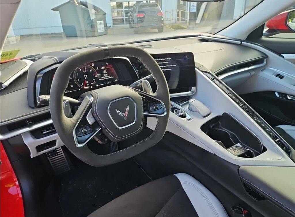 Used 2023 Chevrolet Corvette Stingray Premium Conv w/ Z51 Performance Package RWD image 3