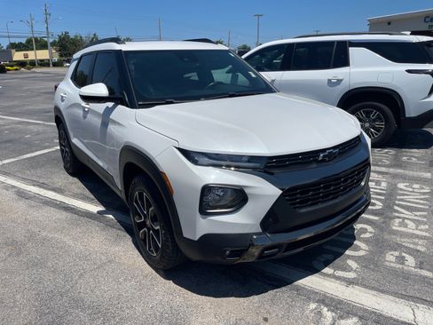 Used 2023 Chevrolet TrailBlazer ACTIV w/ Sun and Liftgate Package AWD/4WD image 3