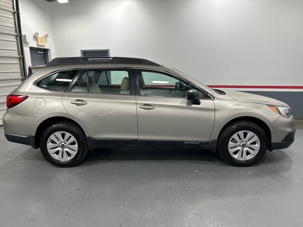 Used 2017 Subaru Outback 2.5i AWD/4WD image 6