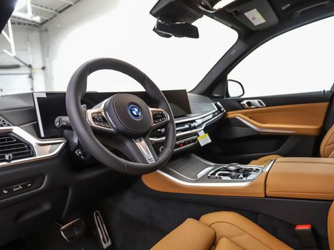 Used 2026 BMW X5 xDrive50e w/ M Sport Package image 10