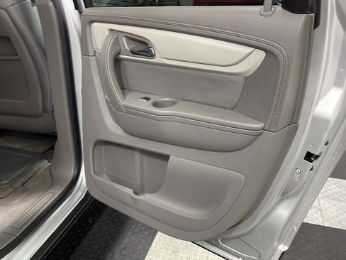 Used 2014 Chevrolet Traverse LS FWD image 14