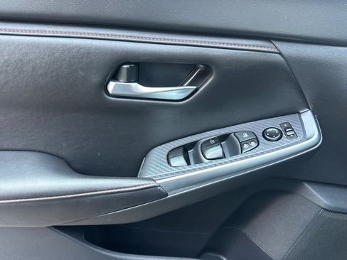 Used 2025 Nissan Sentra SR FWD image 12