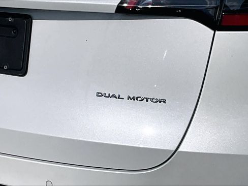 Used 2022 Tesla Model Y Long Range AWD/4WD image 27
