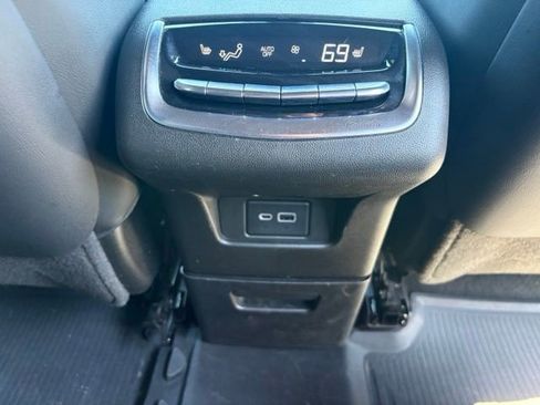 Used 2023 Cadillac XT6 Sport w/ Technology Package AWD/4WD image 20