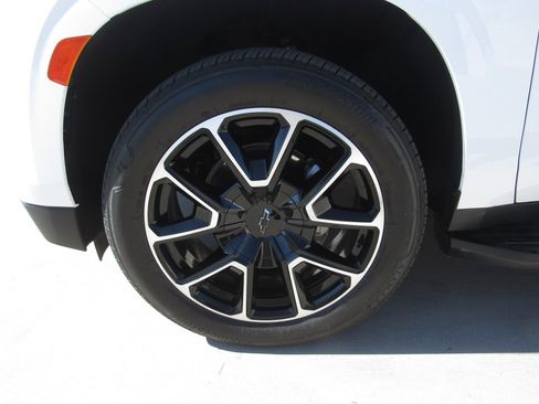 Used 2024 Chevrolet Suburban RST w/ Sport Performance Package image 4