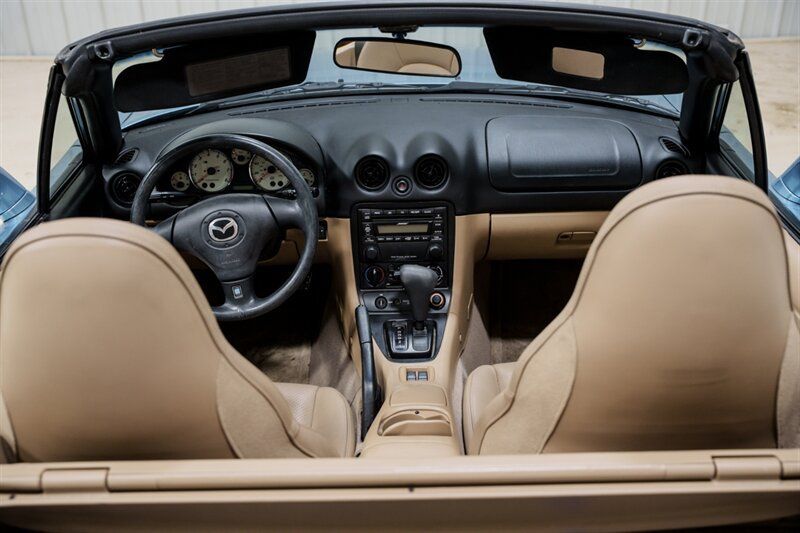 Used 2002 MAZDA MX-5 Miata RWD image 12
