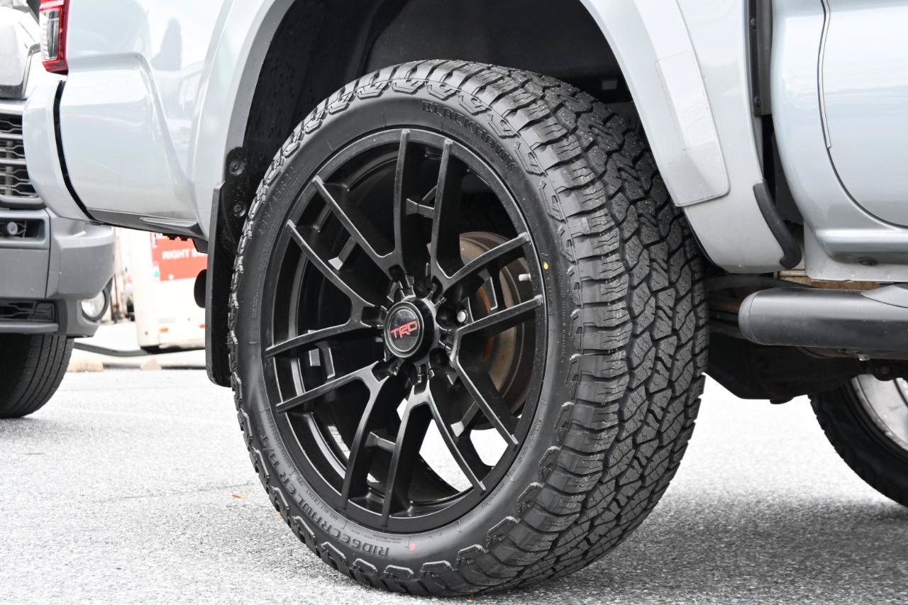 Used 2018 Toyota Tacoma TRD Sport w/ Technology Package AWD/4WD image 17