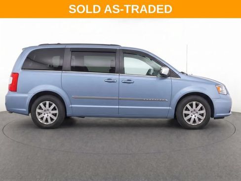 Used 2012 Chrysler Town & Country Touring-L w/ Driver Convenience Group FWD image 4