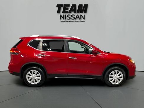 Used 2017 Nissan Rogue S w/ S Appearance Package AWD/4WD image 8