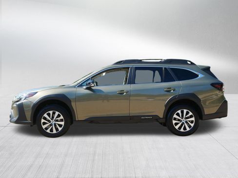 Used 2024 Subaru Outback Premium AWD/4WD image 4