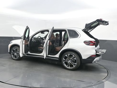 New 2026 BMW X5 sDrive40i image 57